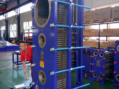 港口冷庫(kù)用氨制冷板式冷凝器確保安全的同時(shí)保證高換熱效率，完美！